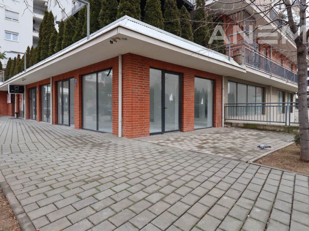 Lokal me qira 167m² në lagjen Mati 1