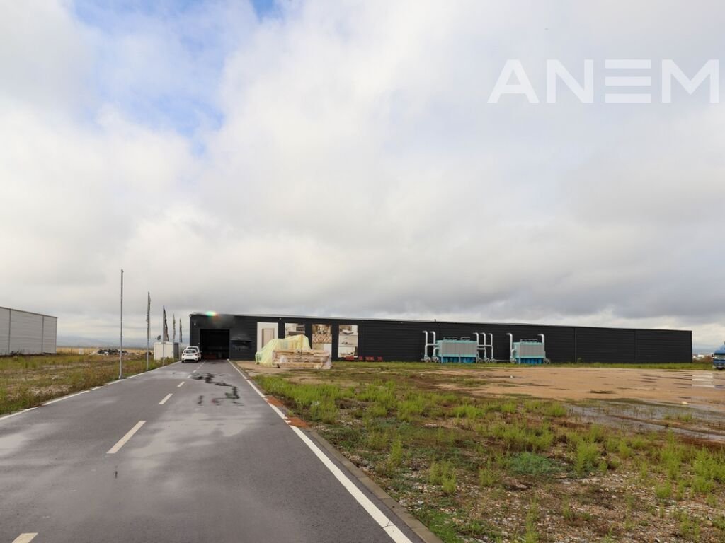 Objekt me qira 1000m² në magjistralen Prishtinë - Çagllavicë