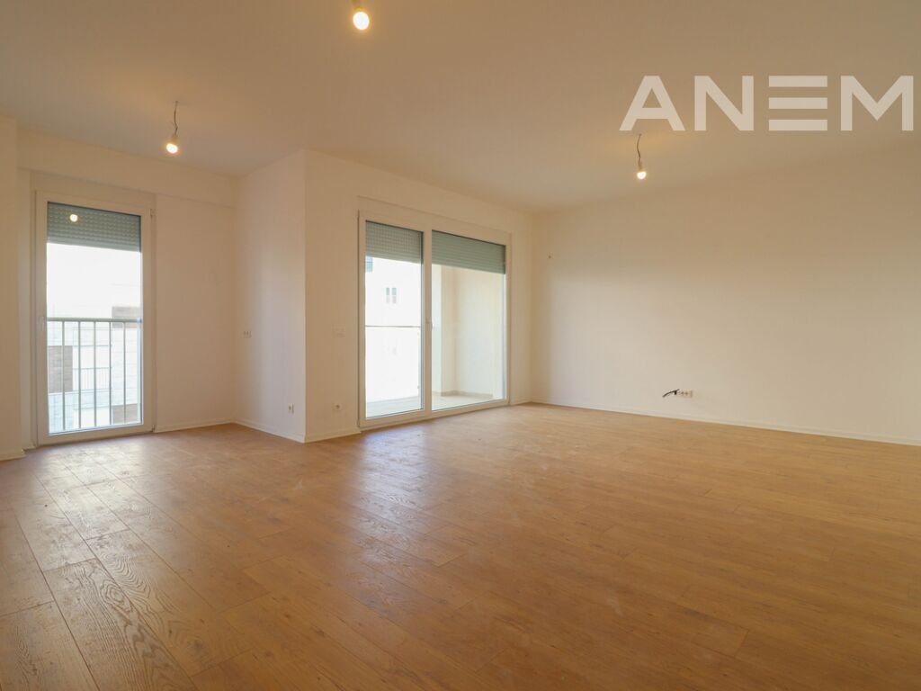 Zyre me qira me 3 hapësira pune në lagjen Veternik