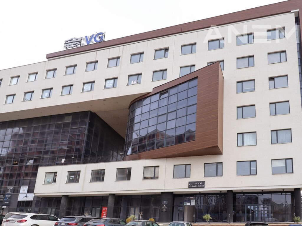 Zyre me qira 80m² në lagjen Prishtina e Re