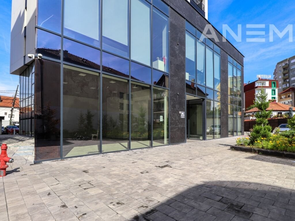 Zyre në shitje 264.6m² në lagjen Tophane
