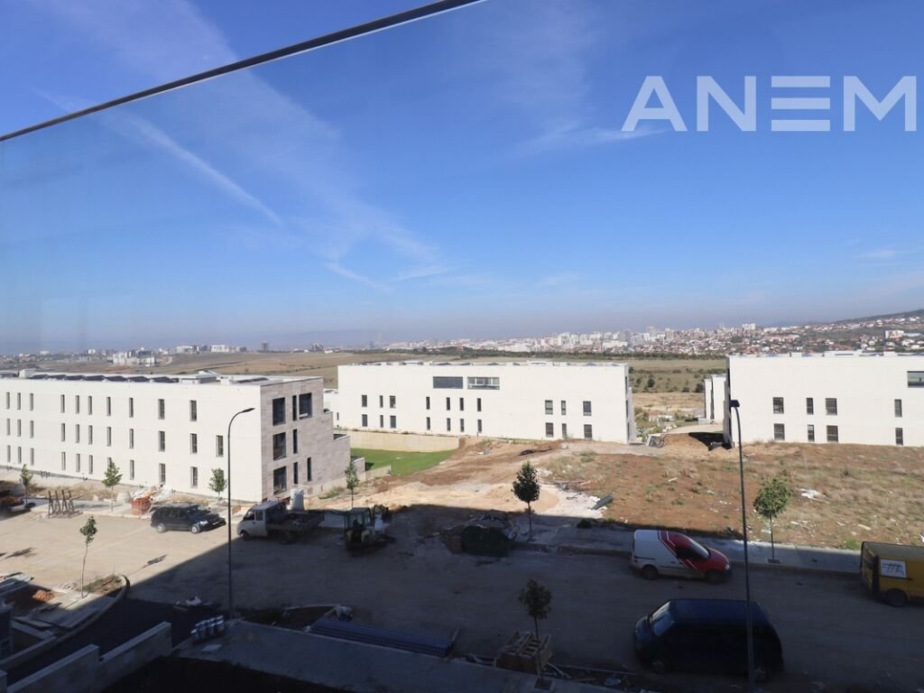 Duplex në shitje 200m² + 130m² tarracë në Marigona Hill