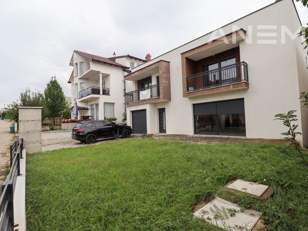 Shtëpi në shitje 426m² në lagjen Marigona