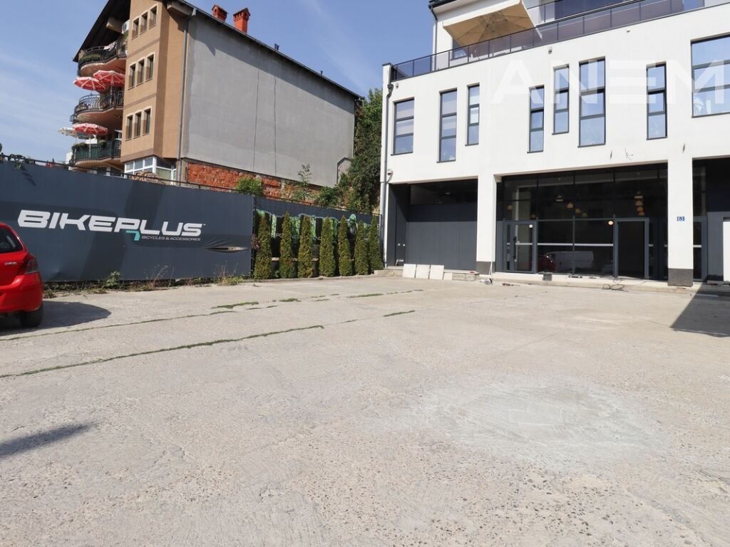 Lokal me qira 230m² në lagjen Taslixhe