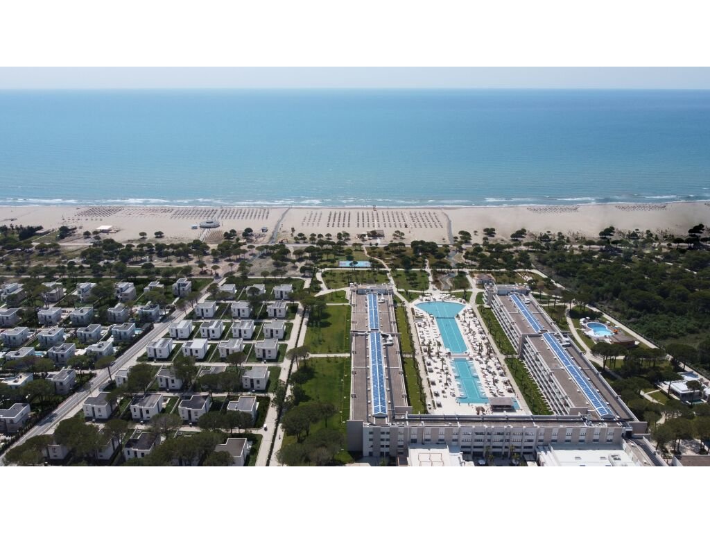 Vilë katërshe në shitje në Durrës, Gjiri Lalzit - San Pietro Resort