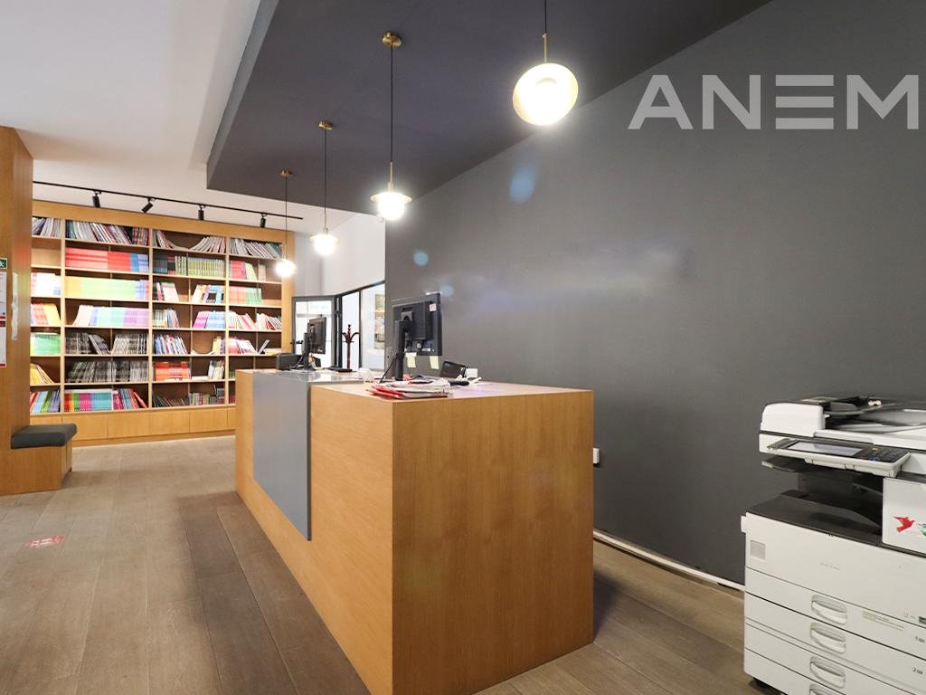 Zyre në shitje 210m² në Fushë Kosovë