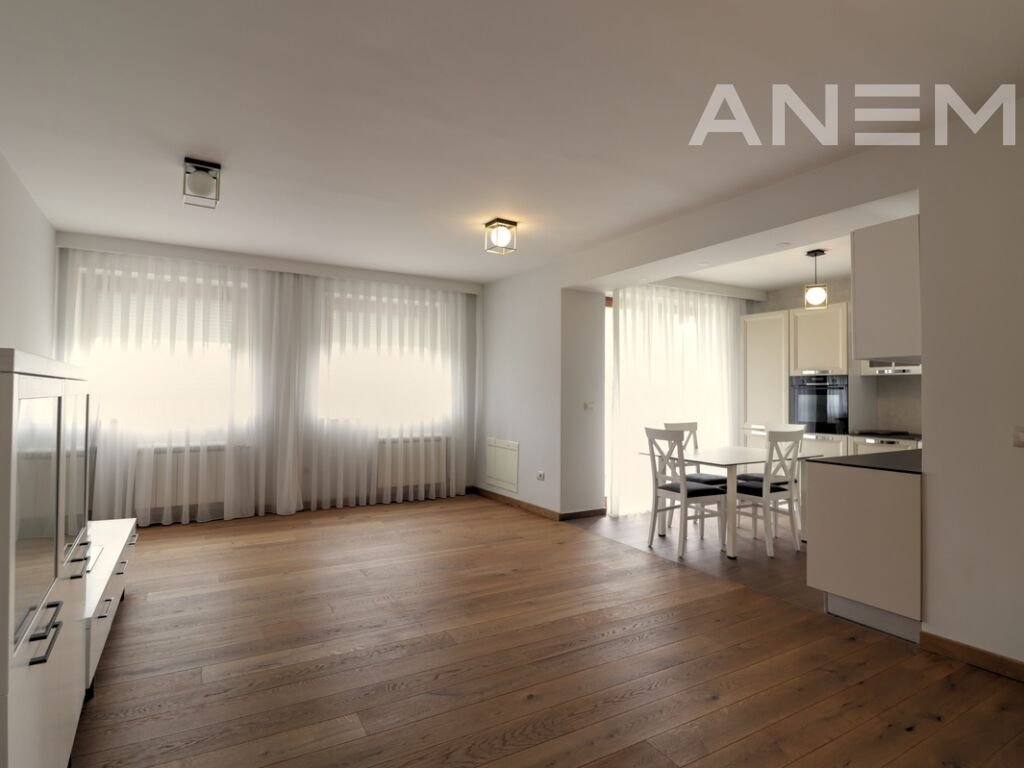 Duplex me qira me 3 dhoma gjumi në Qendër