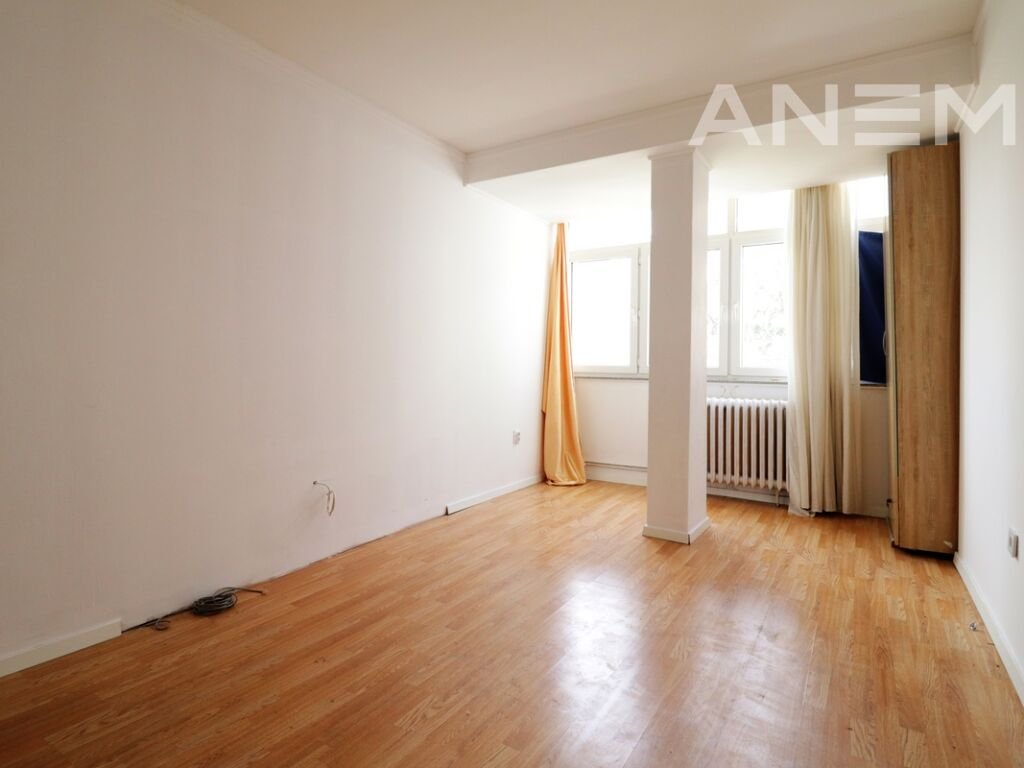 Zyre me qira me 2 hapësira pune në Qendër