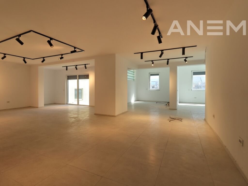 Zyre me qira me 4 hapësira pune në lagjen Arbëria