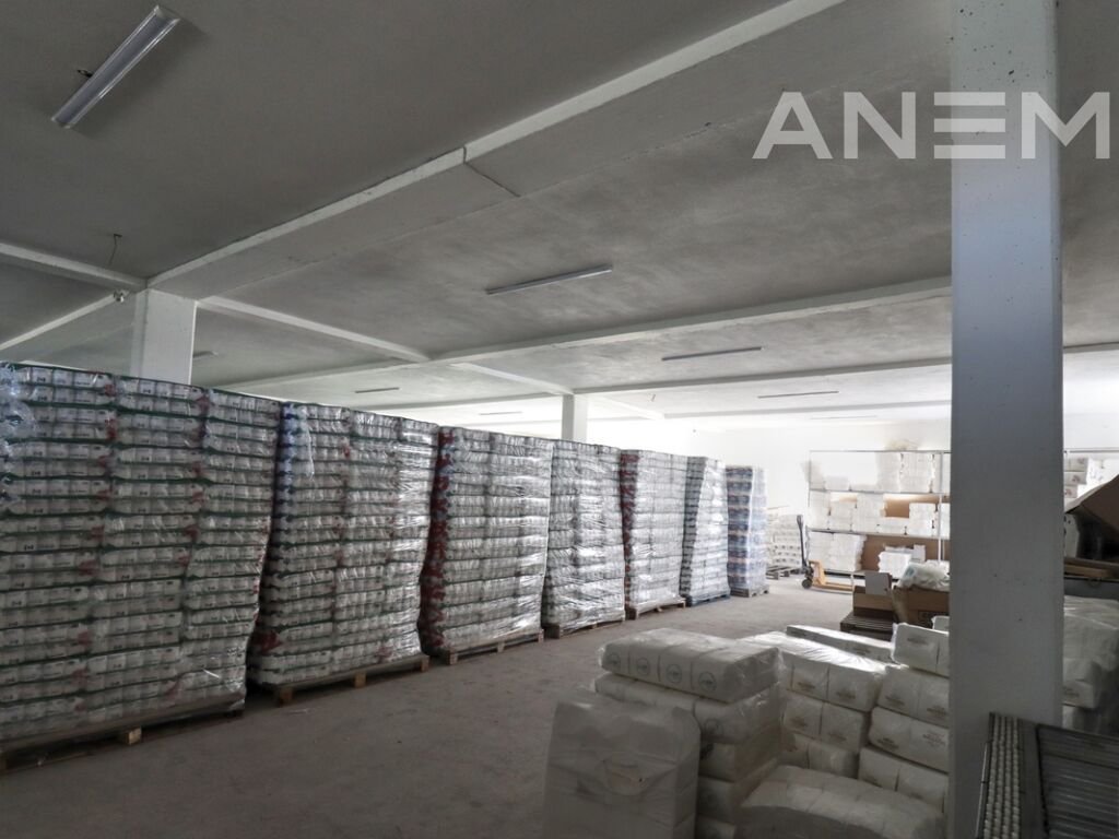 Depo me qira 2400m² në Llapllasellë