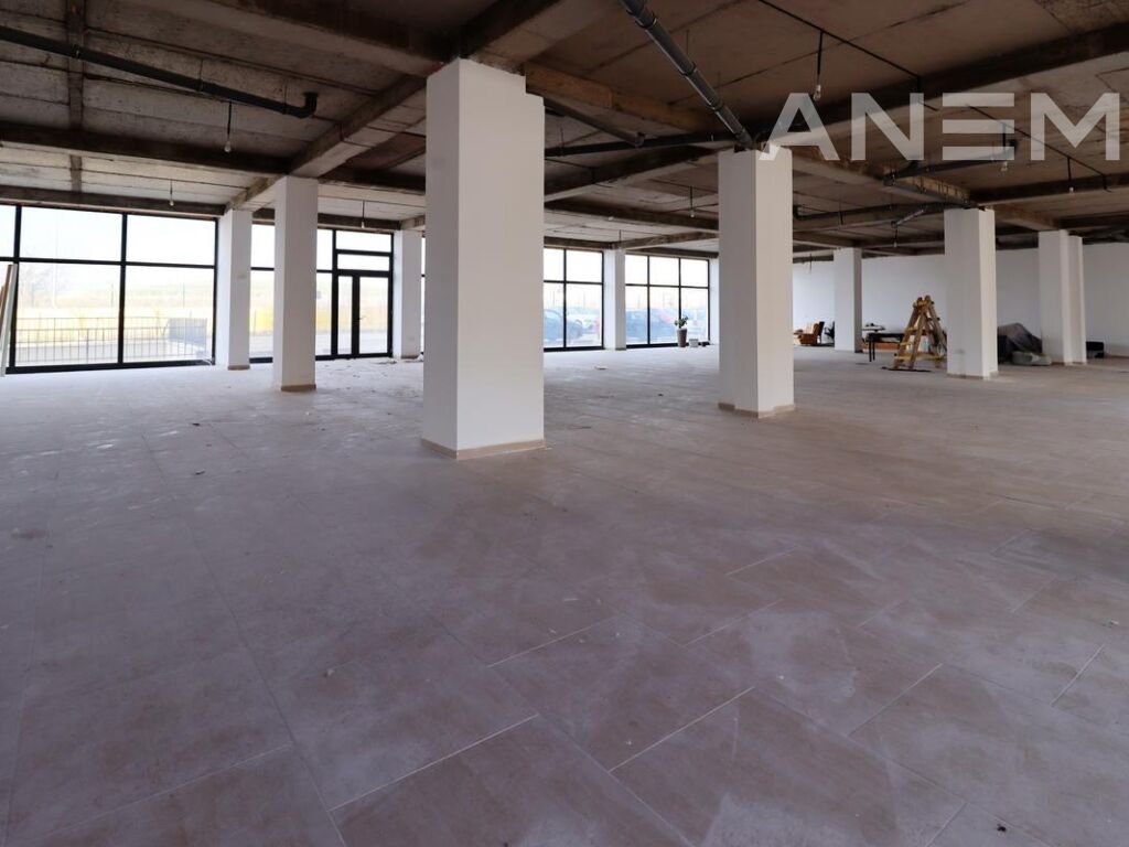 Lokal me qira 630m2 në Fushë Kosovë