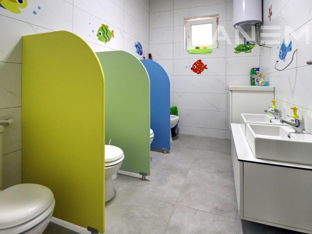 Zyre me qira 120m² në lagjën Aktash