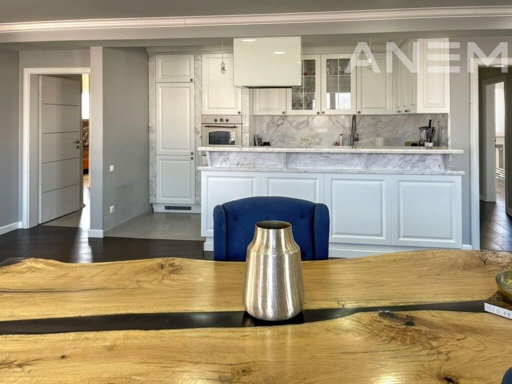 Penthouse në shitje 245m² në lagjen Kalabria