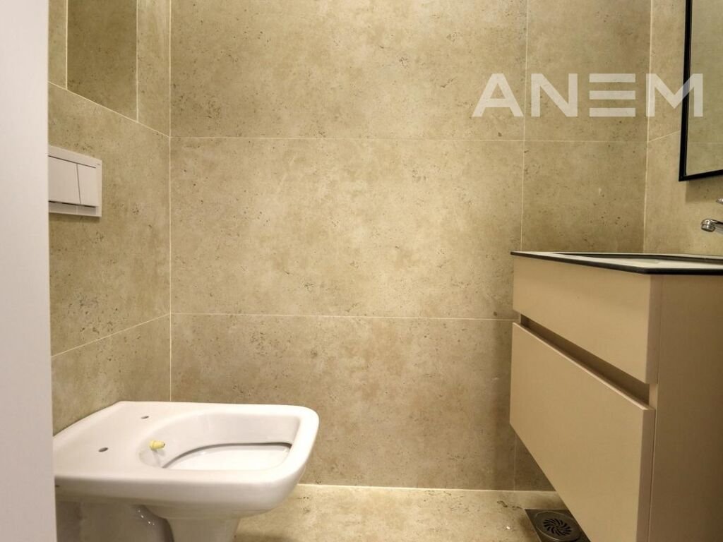 Lokal me qira 136m² në Mati 1