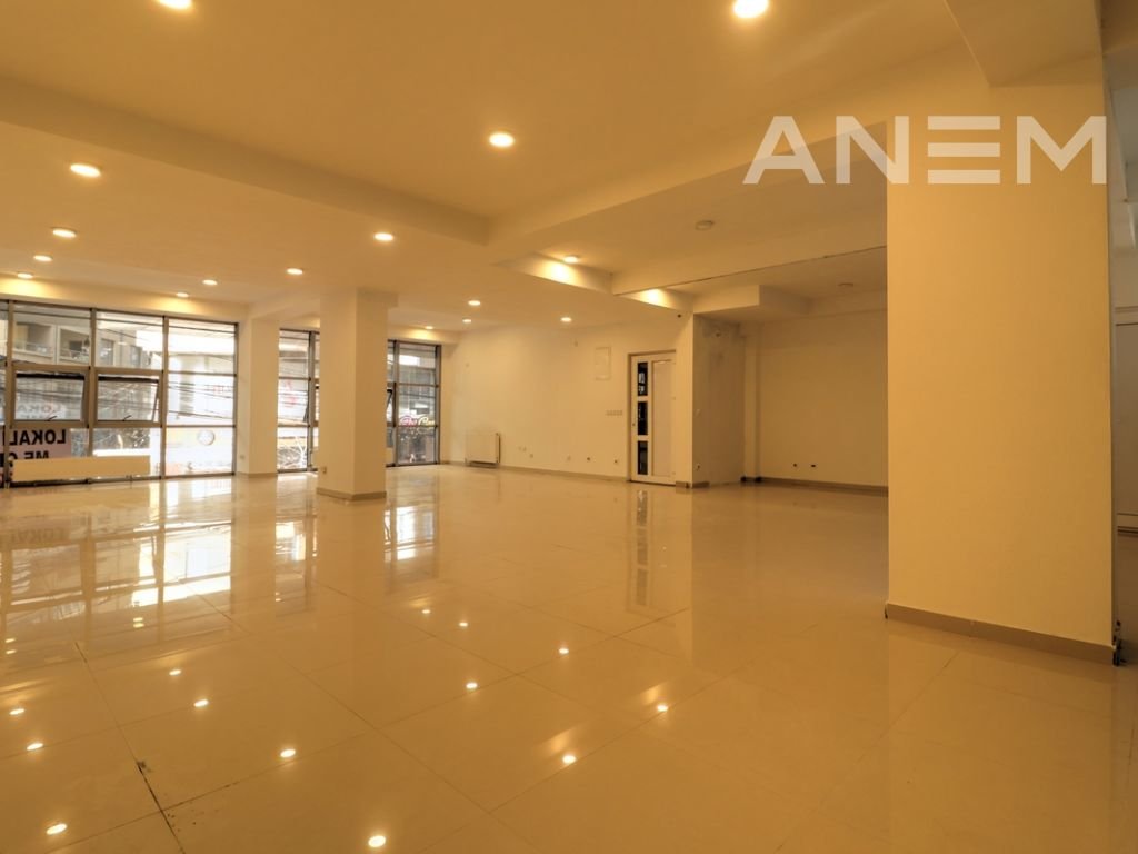 Zyre me qira 131m² në Qendër