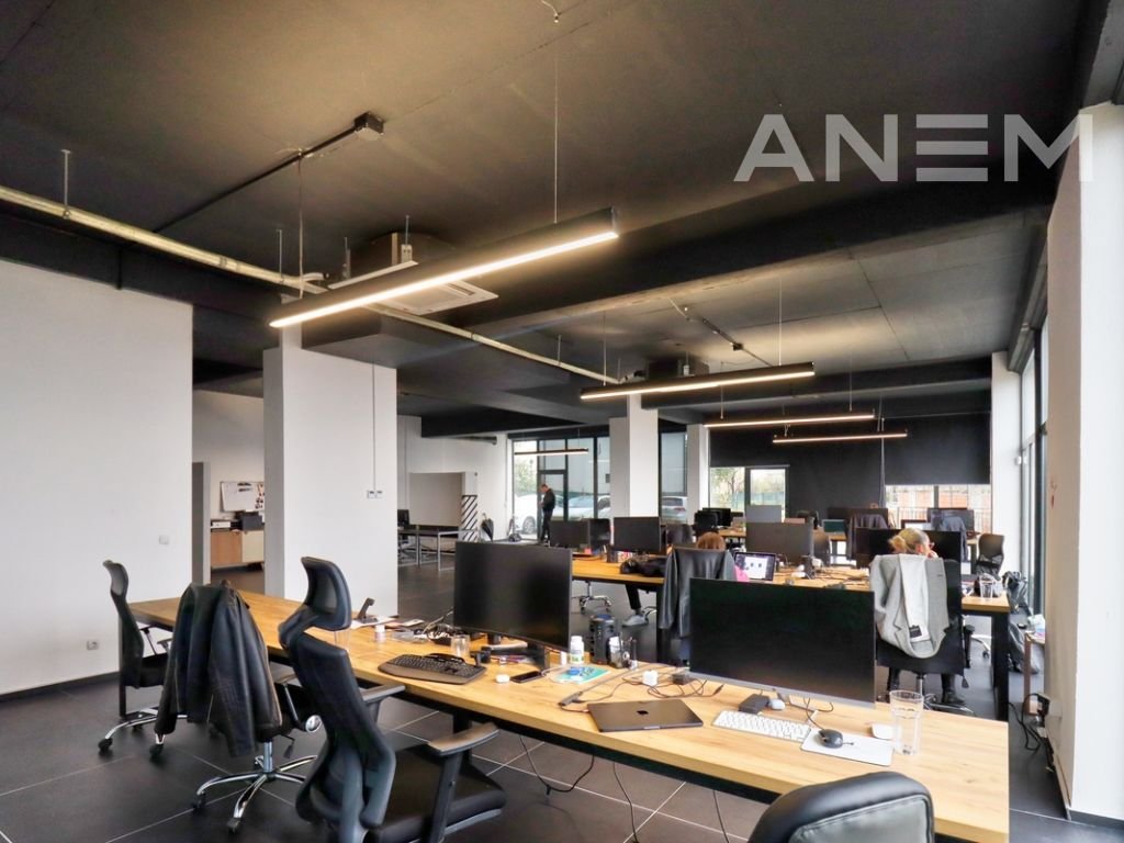 Lokal në shitje 236m2 në Veternik