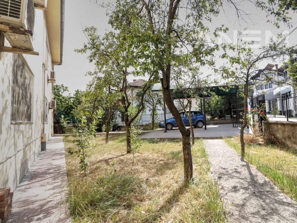 Shtëpi me qira me 11 dhoma gjumi në Arbëri