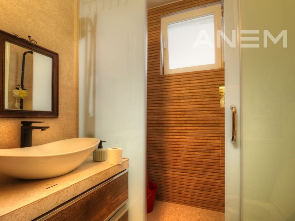Banesë në shitje 160m2 në Qendër
