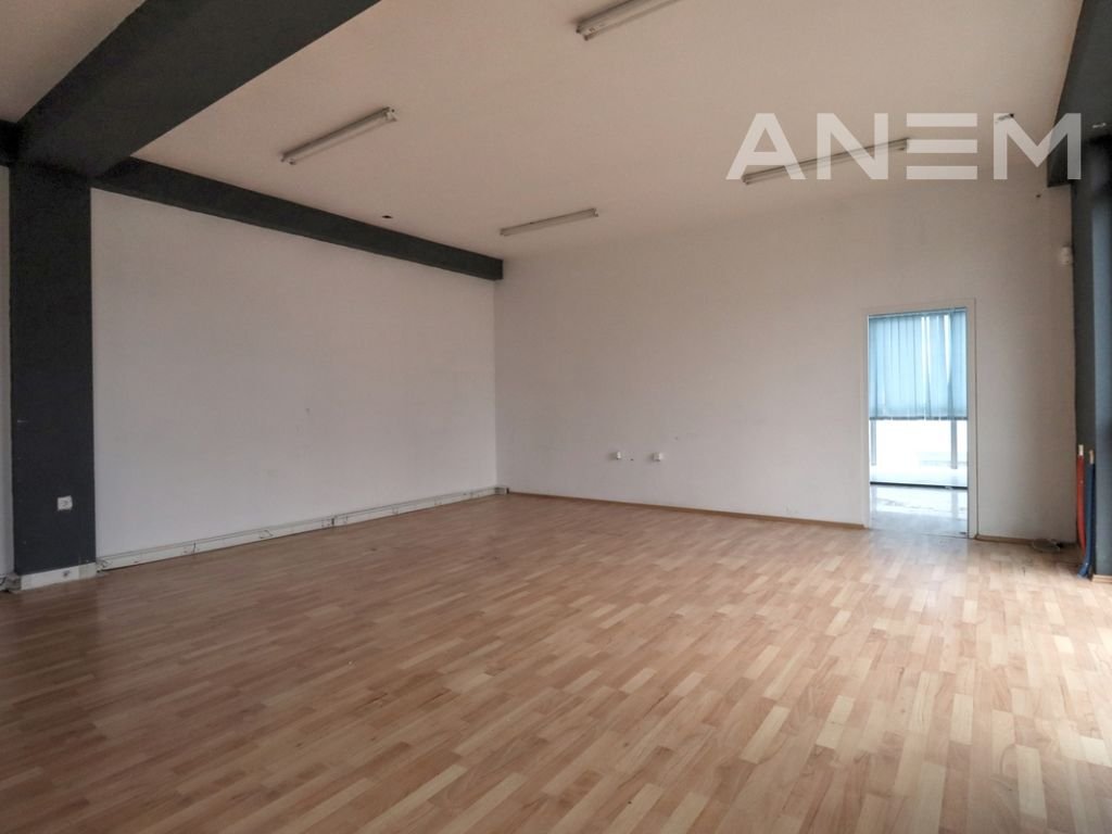 Objekt me qira 1000 m² në Sofali