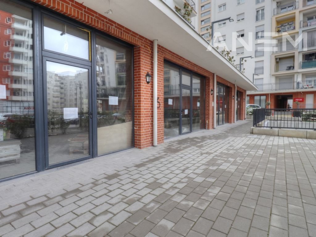 Lokal me qira 300 m² në Mati 1
