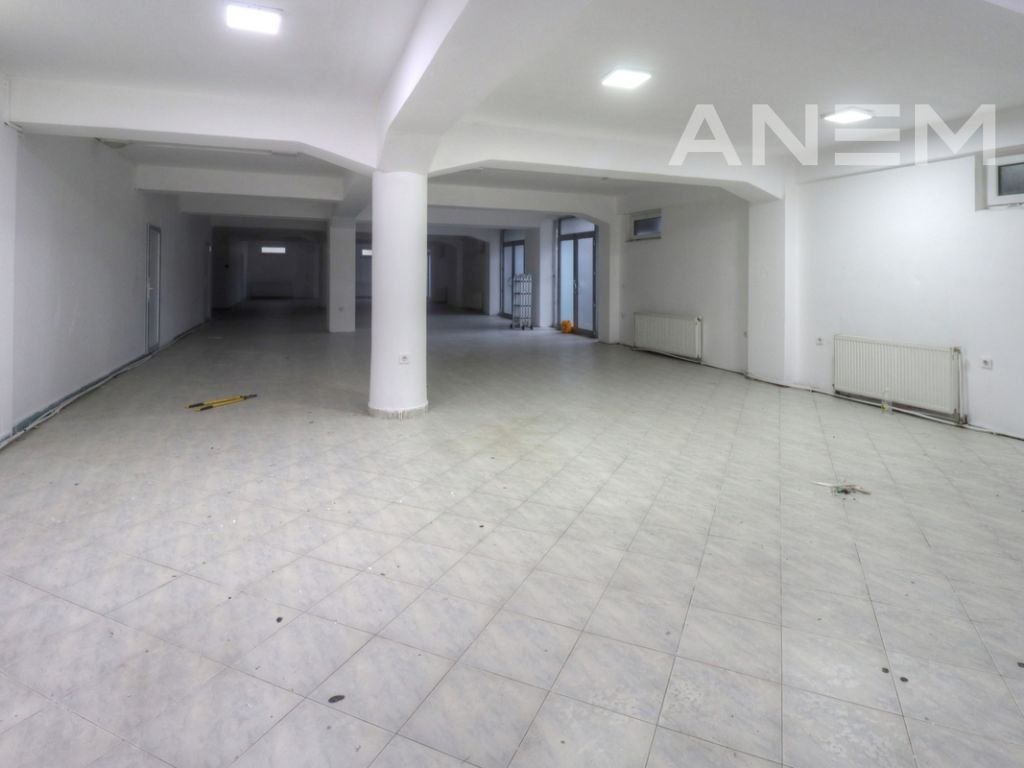 Zyre me qira 700m2 në Veternik
