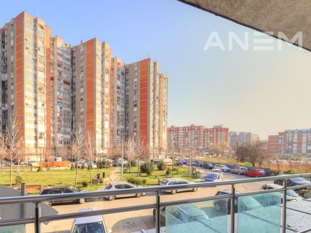 Zyre me qira 100m2 në Lakrishtë