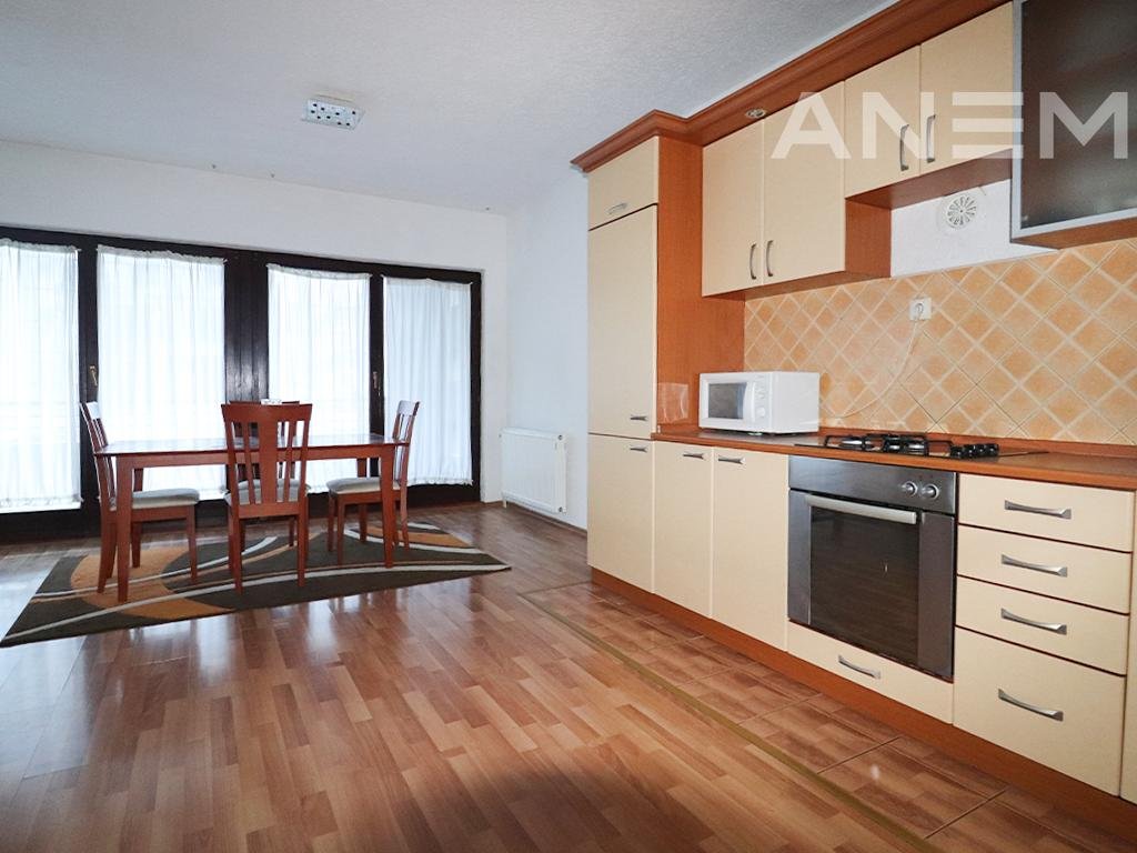 Kat shtëpie me qira 120m² në Pejton