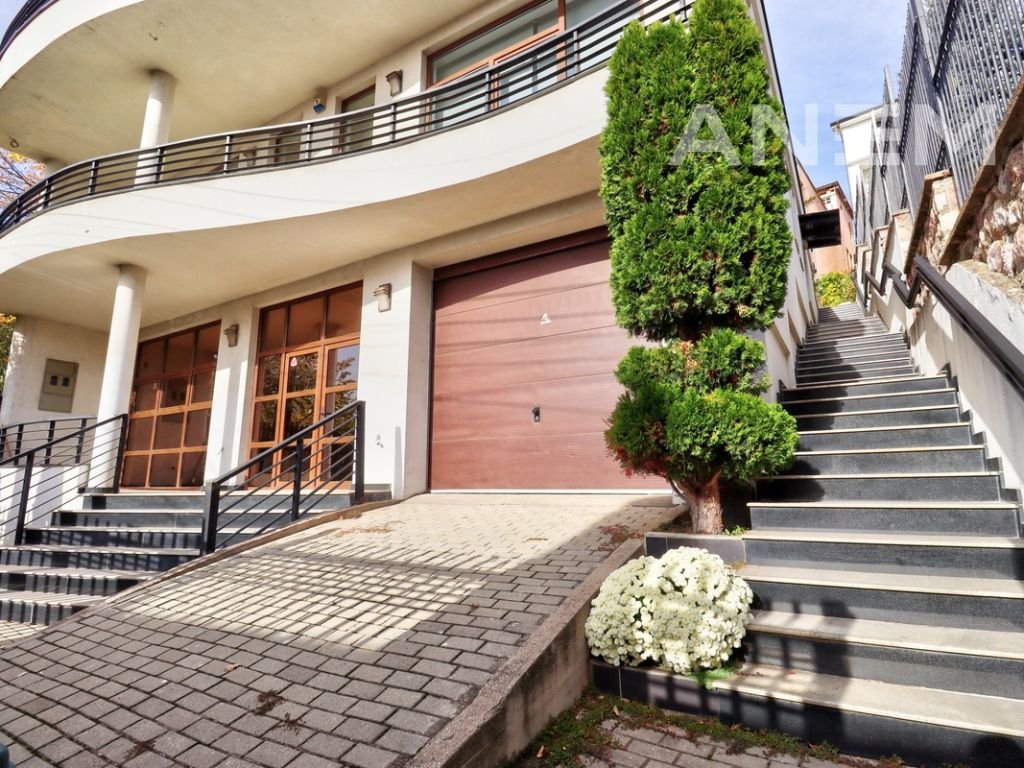 Shtëpi me qira 140m2 në Taslixhe