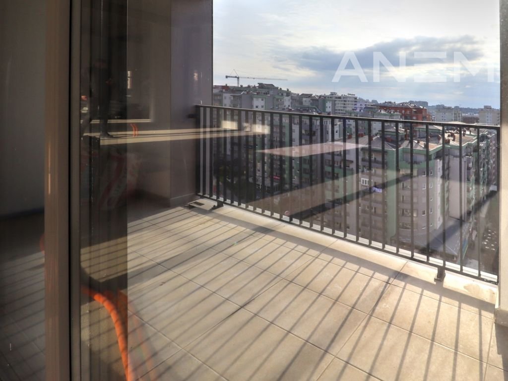 Penthouse në shitje 278.67m2 banim dhe terasë 140m2 në lagjen Mati 1 - Rruga C