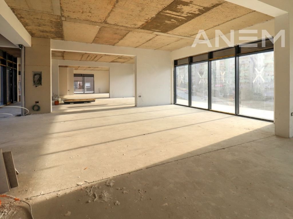 Lokal me qira 407.75m2 dhe terasë 200m2  në lagjen Mati 1 - Rruga C