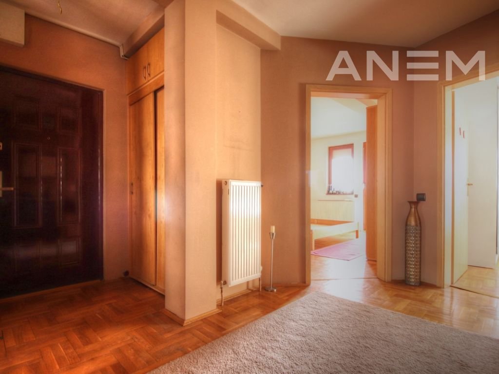 Banesë me qira me 2 dhoma gjumi në Lagjen e Spitalit