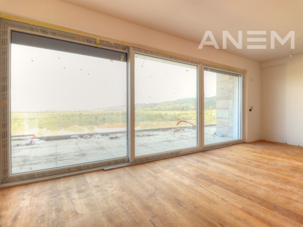 Terracier në shitje 117m2 + 50m2 në Marigona Hill