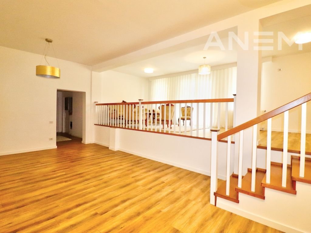 Zyre 1800m2 me qira në Tokbashqe