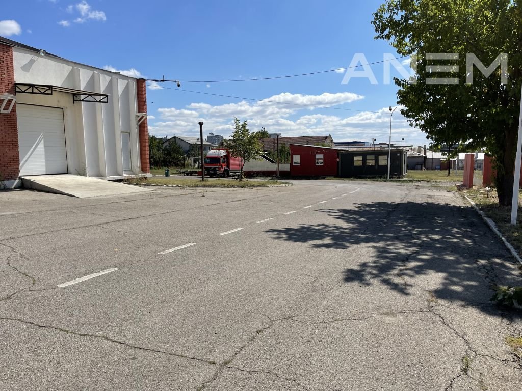 Depo me qira 1500m2 në Zonen Industriale