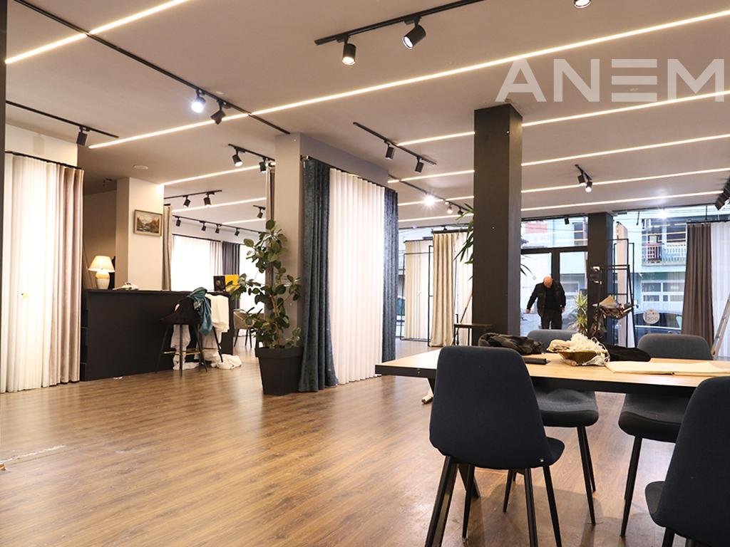 Objekt me qira 850m² në Qendër