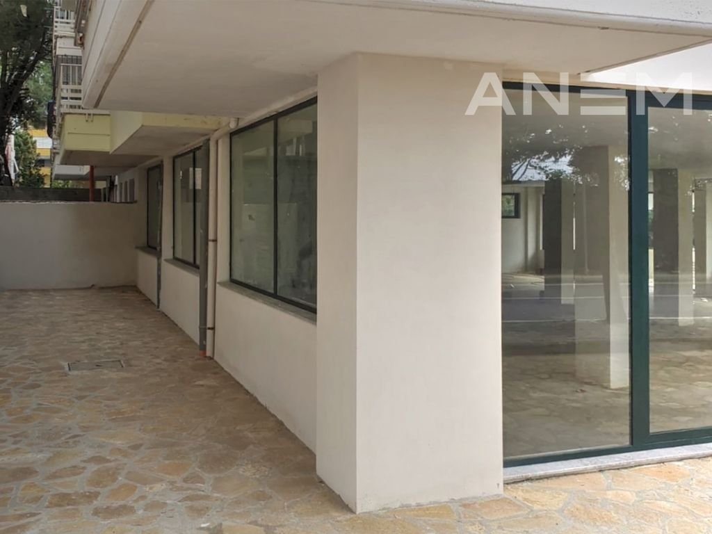 Lokal me qira 300 m2 në  Durrës