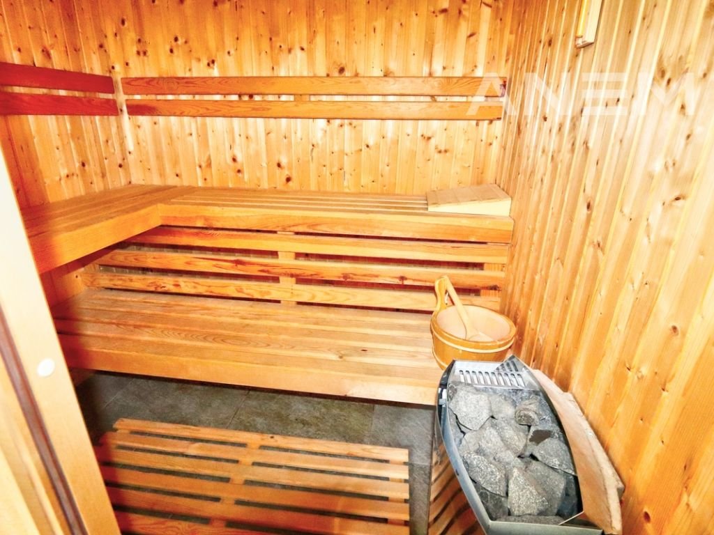 Shtëpi 380m2 në shitje në Llapnasellë