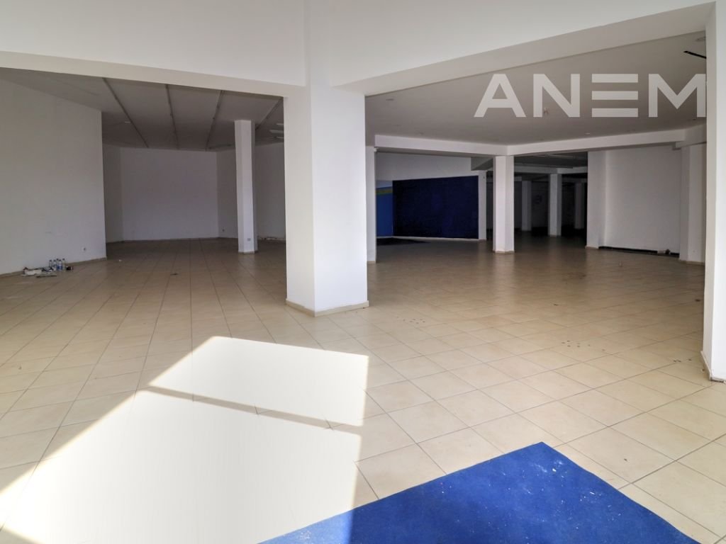 Objekt me qira 3200m2 ne Qender