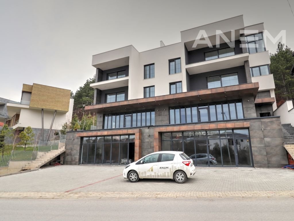 Objekt me qira 1200m2 ne lagjen Sofalia