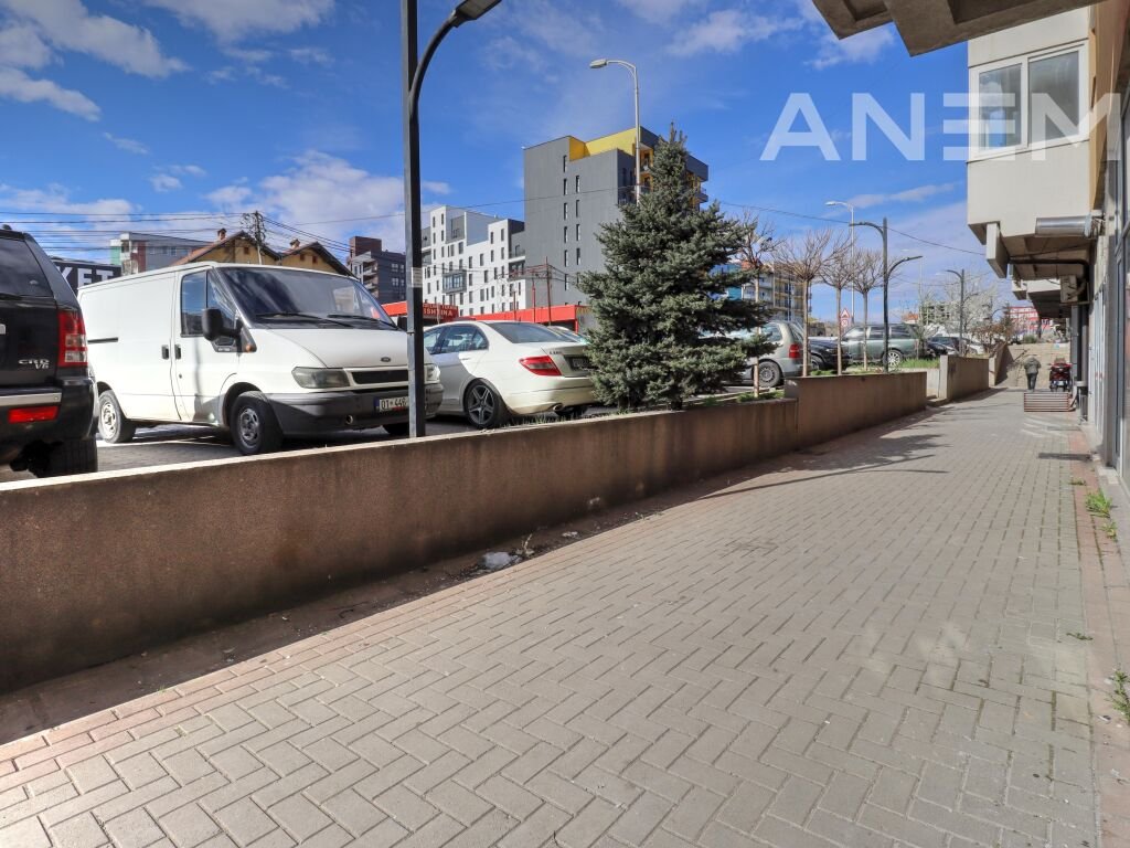 Lokal me qira 222m2 ne lagjen Arberia