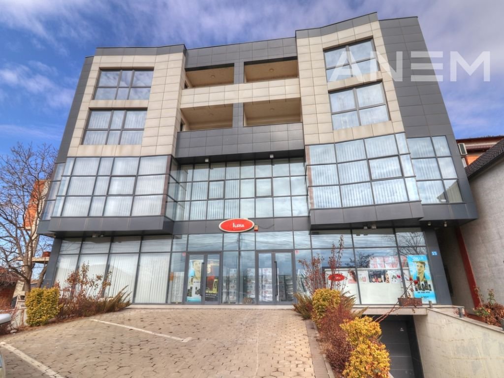 Objekt me qira 1200m2 në Fushë Kosovë
