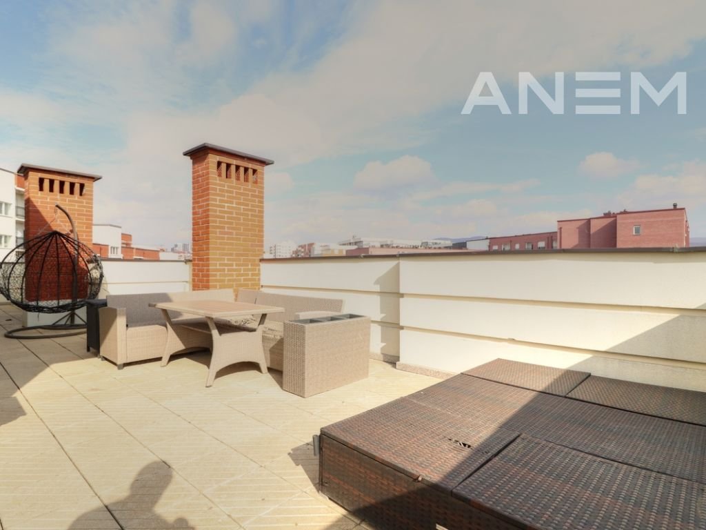 Penthouse në shitje 156m2 + 80m2 terrasë në Rrugën B