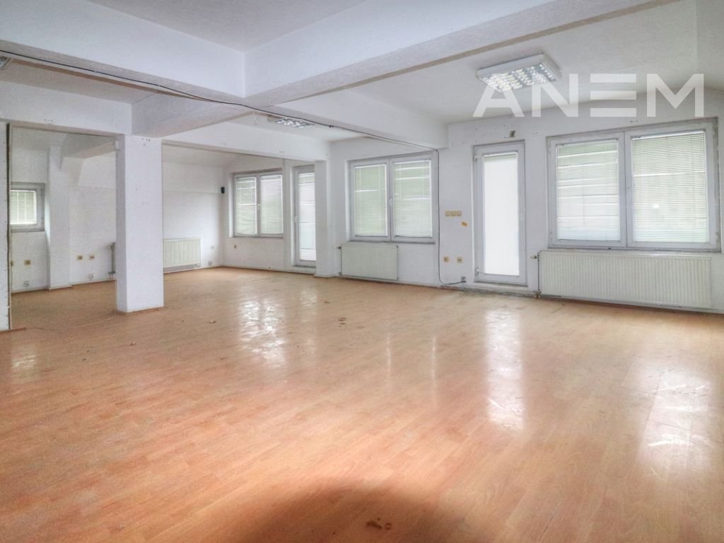 Objekt me qira 550m2 në Qendër