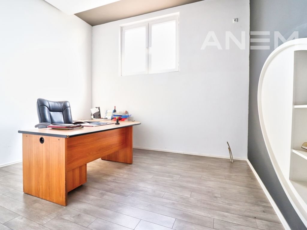 Zyre me qira 270m2 në rrugën Ilaz Kodra
