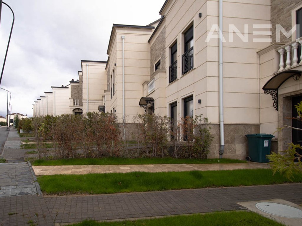 Shtëpi me qira me 3 dhoma gjumi në lagjen Royal Green Residence