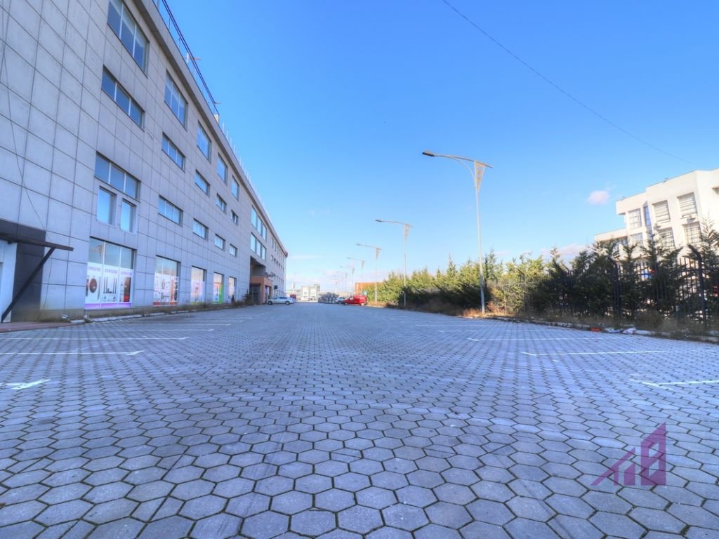 Lokal ne shitje 200m2  ne magjistralen Prishtine-Fushe Kosove