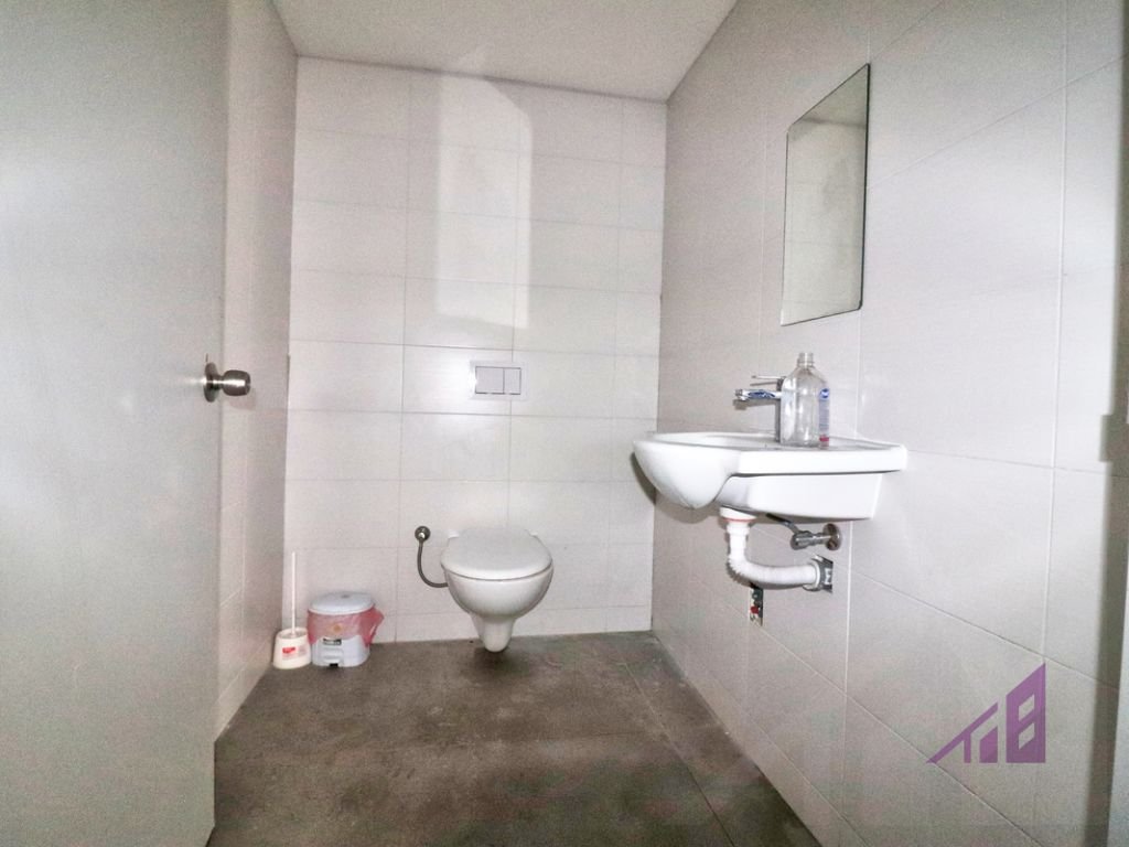 Dyqan me qira 690m2 ne Pejton