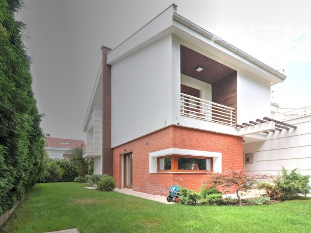 Shtëpi me qira 360m² në Marigona Residence