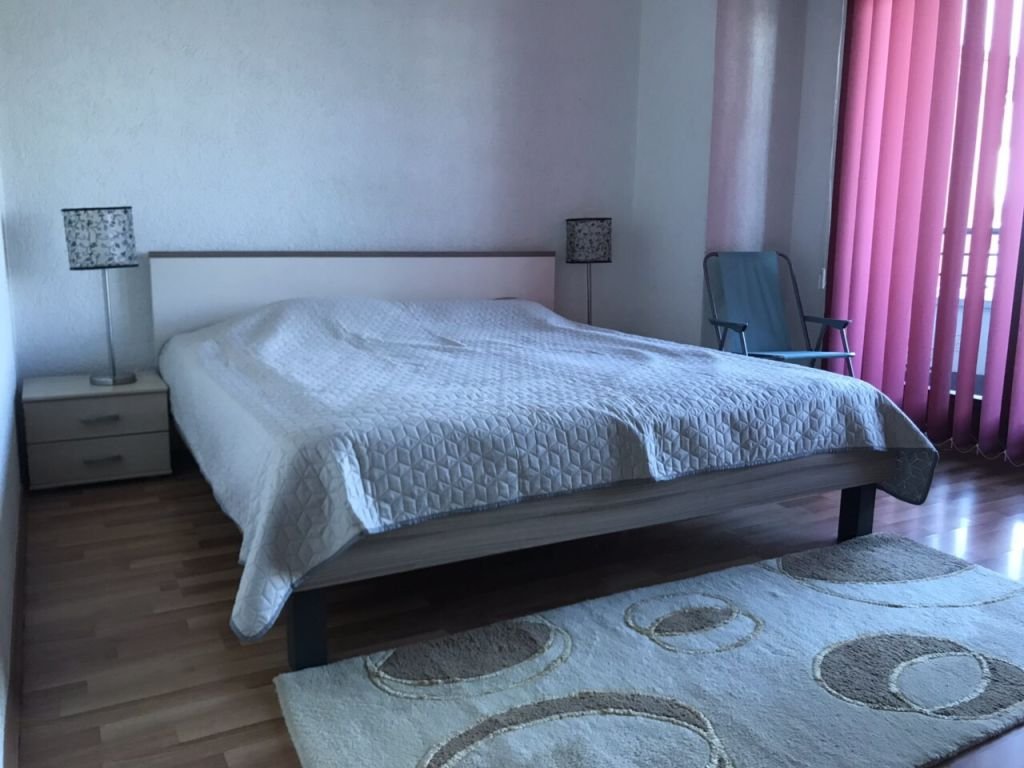 Banese me qira me 2 dhoma gjumi ne lagjen Pejton
