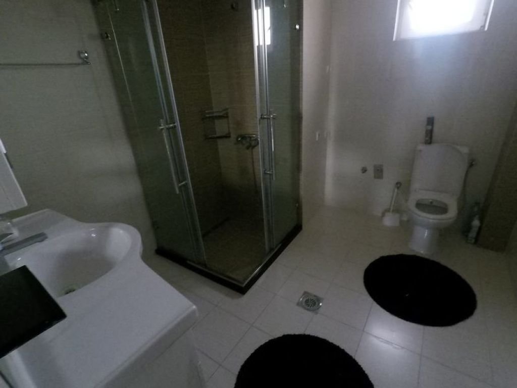 Shtëpi me qira 320m² në Tophane